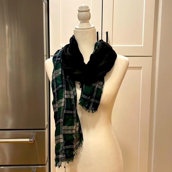 NWT Threads for Thought Plaid Wrapped Scarf - Picture 3 of 9